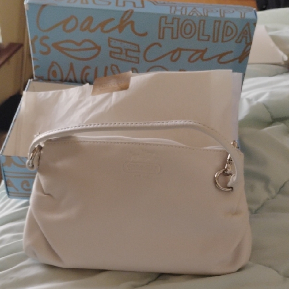 NWT & Box Coach Off White Leather Wristlet